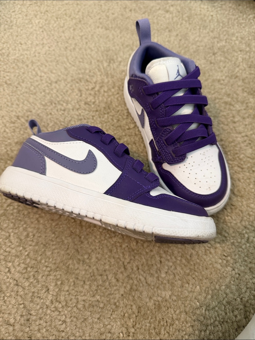 Nike Kids Purple and White Low-Top Sneakers with Grey Swoosh
